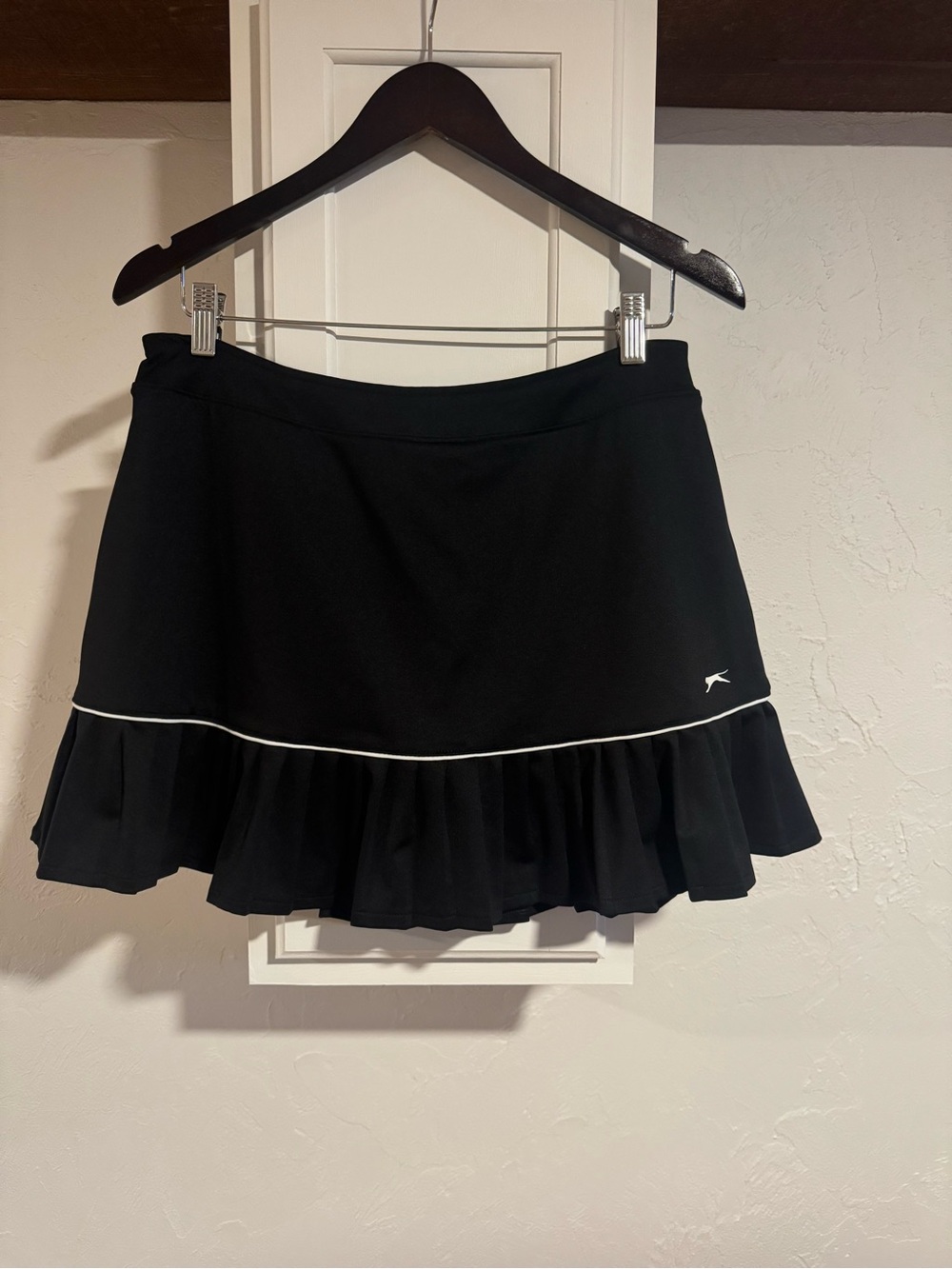 Women’s Black Ruffle Hem golf skirt women’s large shorts underneath